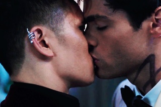 Malec Kiss Scene (Shadowhunters 1x12)