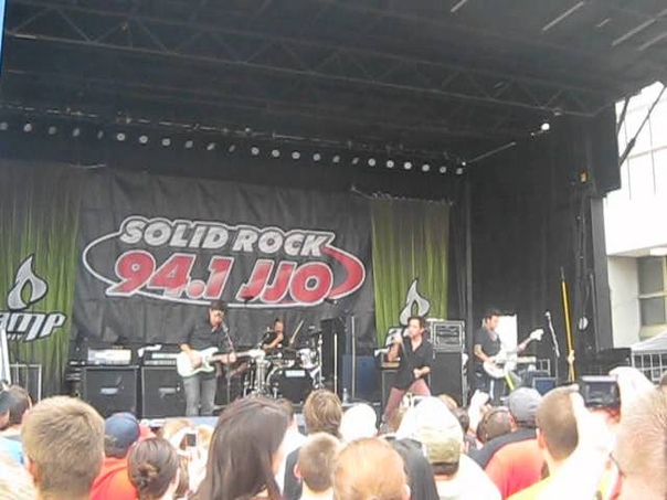 Hoobastank Intro + Pieces ( LIVE Taste of Madison