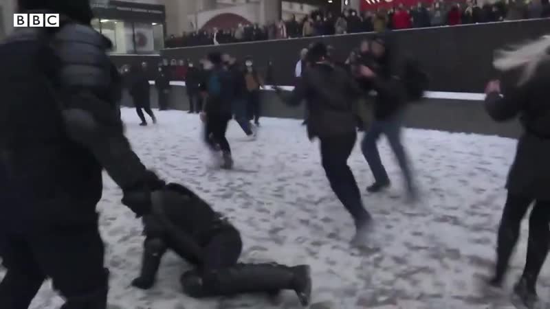 BBC о протестных акциях 31 января. Жесткие и жестокие