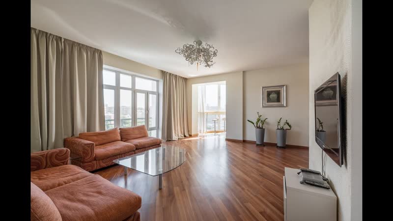 Квартира с видом: 115 кв. м в аренду. 4 комнаты. Авторский