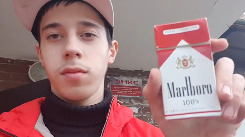 Smoking Marlboro Red 100s ( Cowboy Marlboro