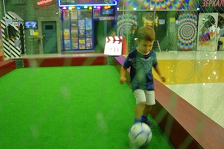 Детские аттракционы в ртц Блокбастер,футбольный бильярд.Children's  atractions,football Billiards.