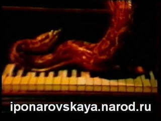 Маленькою девочкой села в странный поезд я...
