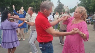 Ромашки, розы, васильки....... .