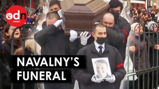 Thousands Risk Arrest With Anti-Putin Chants at Navalnys Funeral