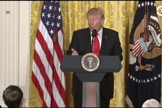 75 минут, которые впечатлили Америку. Дональд Трамп провел срочную пресс-конфере ...