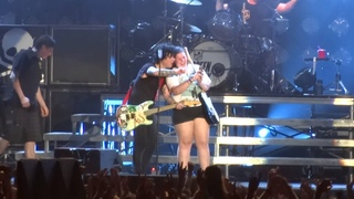 Green Day - Basket Case (with girl playing Knowledge cover) - Soundwave Sydney 23rd FEB 2014