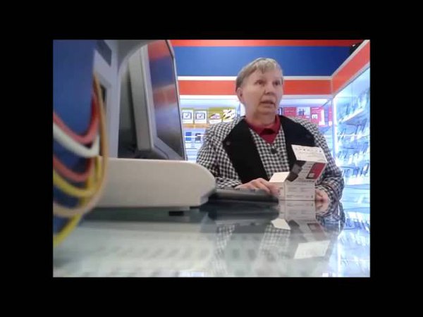 Бабка в магазин телефонов, Grandma at the phone