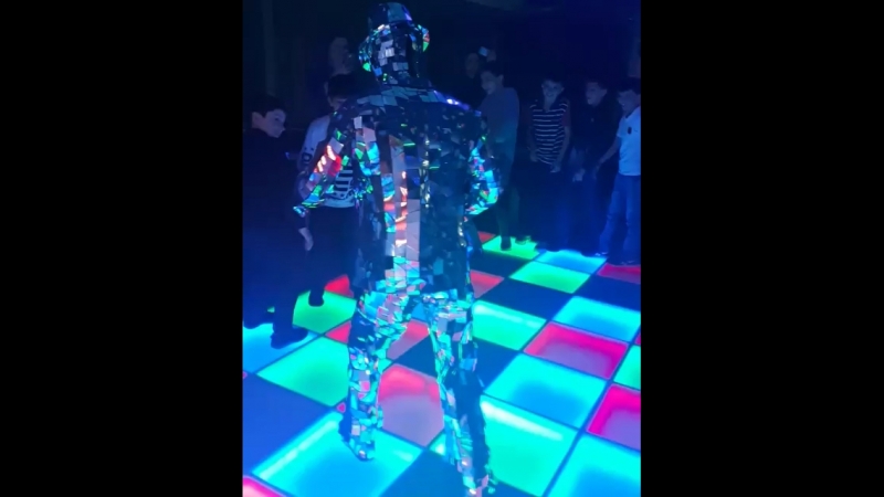 Зеркальный человек АРТ и ШОК