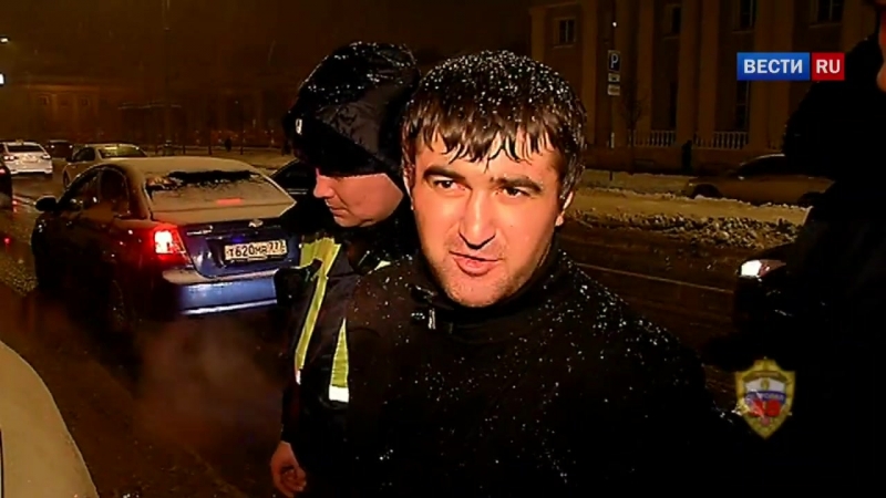 Одурманенный угонщик фантазер застрял в снежной пробке в