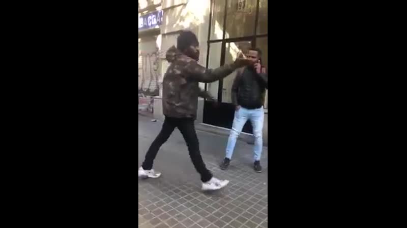 Barcelone elle se fait agresser en pleine rue devant les