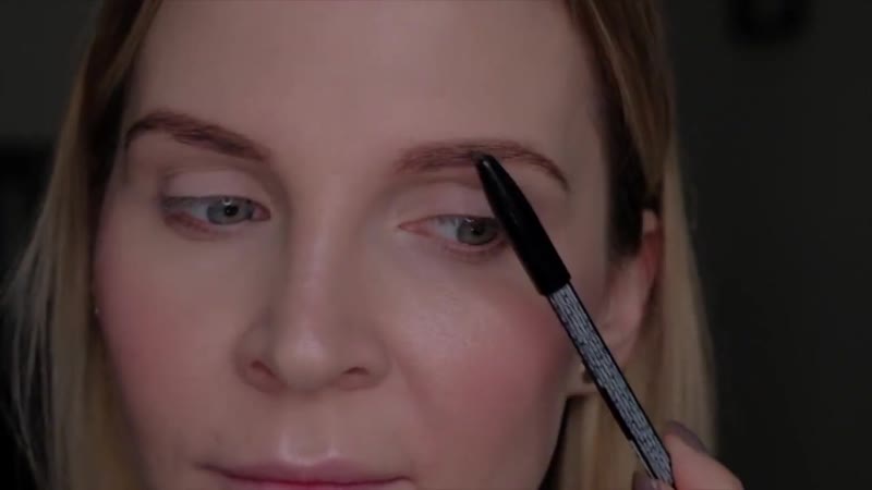 Perfect Make up with ESSENS Beauty Grey Eyeshadow