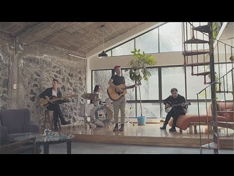 Travis Kissing In The Wind ( Official Music