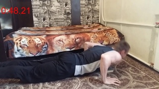 Строгие отжимания за минуту. Физрук жжет на 5 баллов.