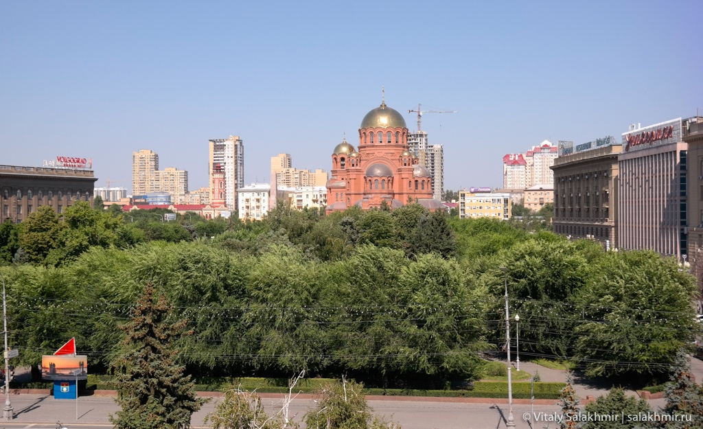 Вид из окна на Александро-Невский собор 2020