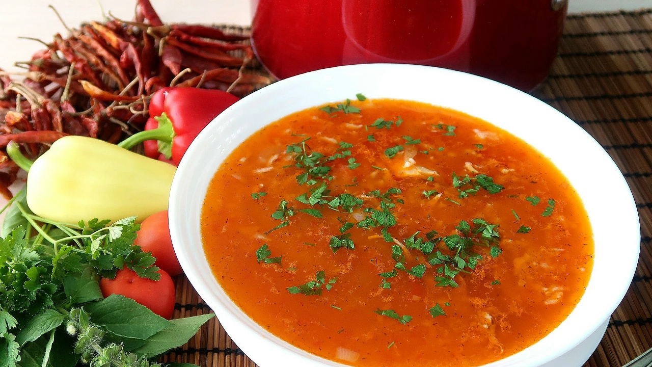 Kharcho -- hearty Georgian soup made with lamb and walnuts Hearty soups, Vegetar