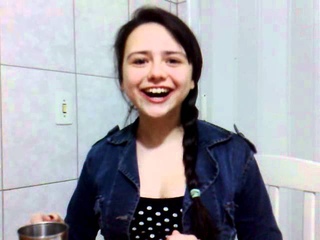 Menina arroto