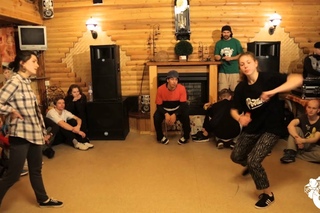 BATTLE ON THE HILL House 1/8 Вика Ви vs Родина