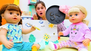 ocuk videosu. Bebekler resim yaparken kurabiyeler yanyor! PlayDoh ile yemek yapma oyunu