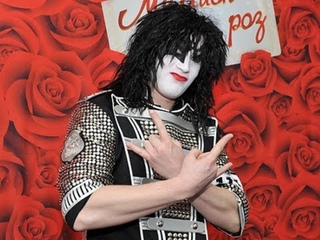 Зачем лейтенант полиции перевоплотился в солиста KISS