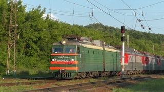 ВЛ10У-922 со сплоткой электровозов ВЛ10У-923/ВЛВЛ11М-433 следует по станции Яхрома
